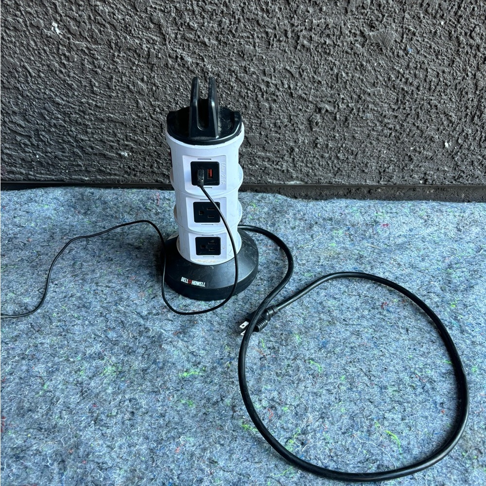 BELL & HOWELL 5-in 4Outlet 2.1 Joules 1875W White Indoor Usb/Ac Surge Protector